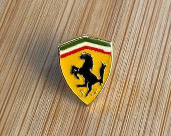 Pin de solapa con escudo de Ferrari de metal vintage muy antiguo