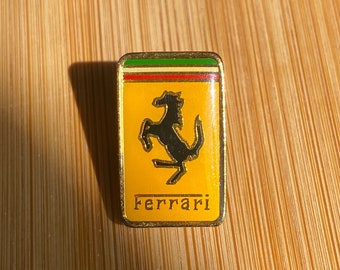 Pin con el logotipo de Ferrari con acabado epoxi vintage súper coleccionable