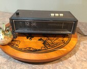 Lloyd s Flip Clock Alarm AM FM Radio JJ-1617 Working Wood Grain Finish