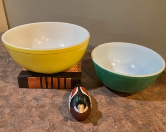 Pyrex Mixing Nesting Bowls, Primary Yellow Bowl #404, 4qt Large or Green #403 2 1/2 Quart, vintage