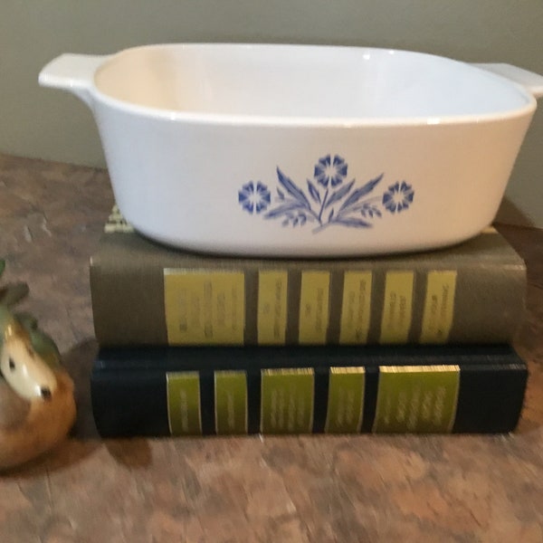 Corning Ware, Corning, Cornflower Blue, 2 Quart, Casserole A-2-B with pyrex P-9-C1 lid and trivet vintage