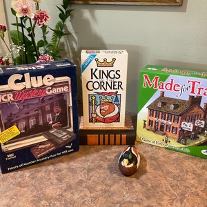 Clue Mystery Game VCR-formaat 1985, Made for Trade bordspel Early American Colonial Life 2004, of Kings In The Corner-kaartspel 1996