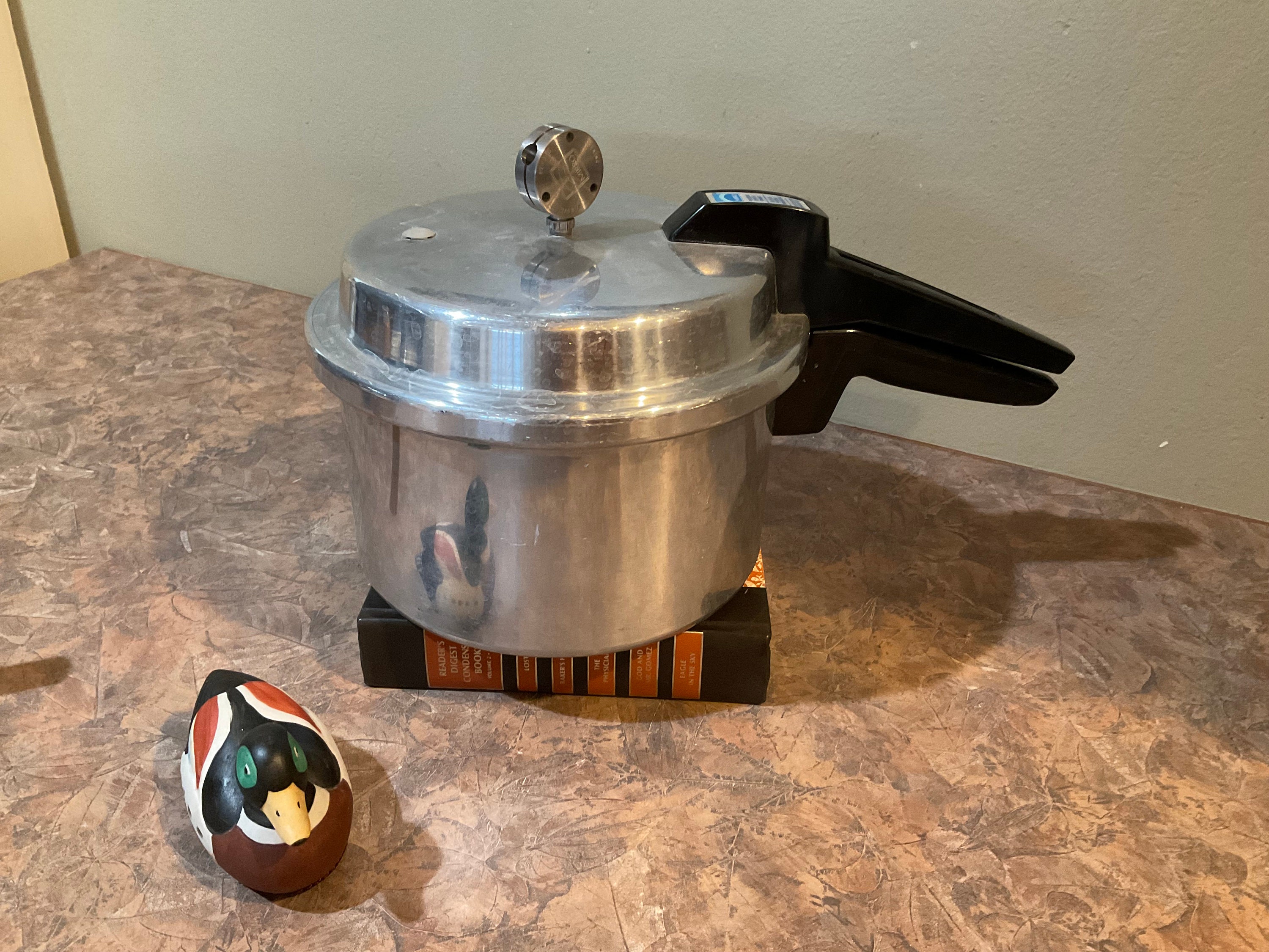 Vintage Mirro Matic Pressure Cooker 4 Quart – Ma and Pa's Attic ®