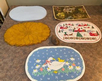 Vinyl Placemats Vintage, Goose and chick Placemats, Town and Country Christmas, Mushroom Place Mats Paper, Harvest Yellow/Gold Plastic