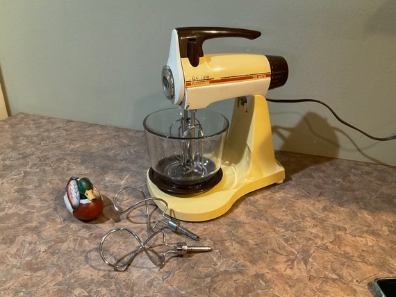 Vintage Sunbeam Mixmaster Stand Mixer.