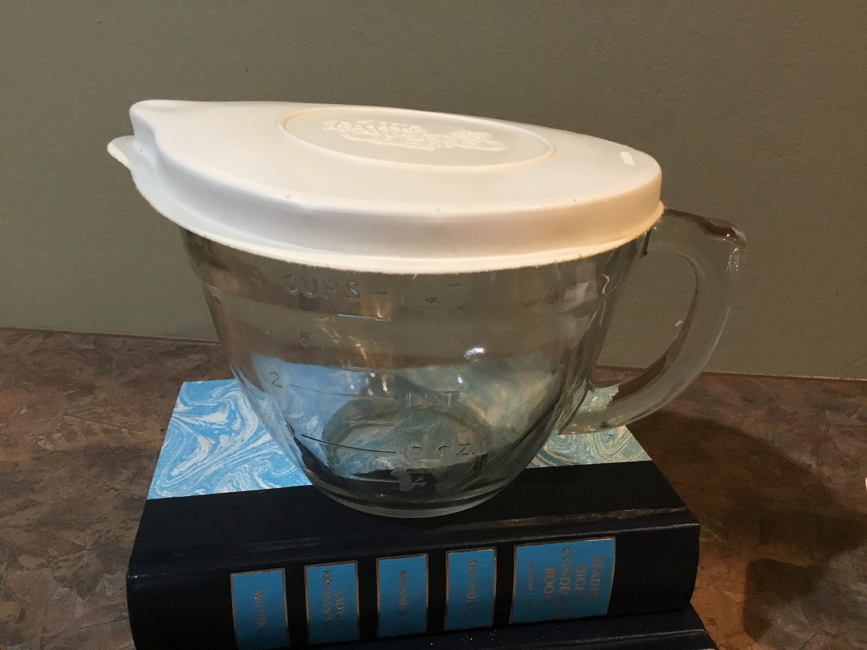 The Pampered Chef Small Batter Bowl Measuring Cup With Lid 4 Cups 1 Quart 2432 
