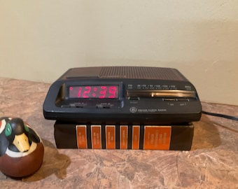 General Electric GE Dual Alarm Clock AM/FM Radio Retro Vintage Model No. 7-4621A