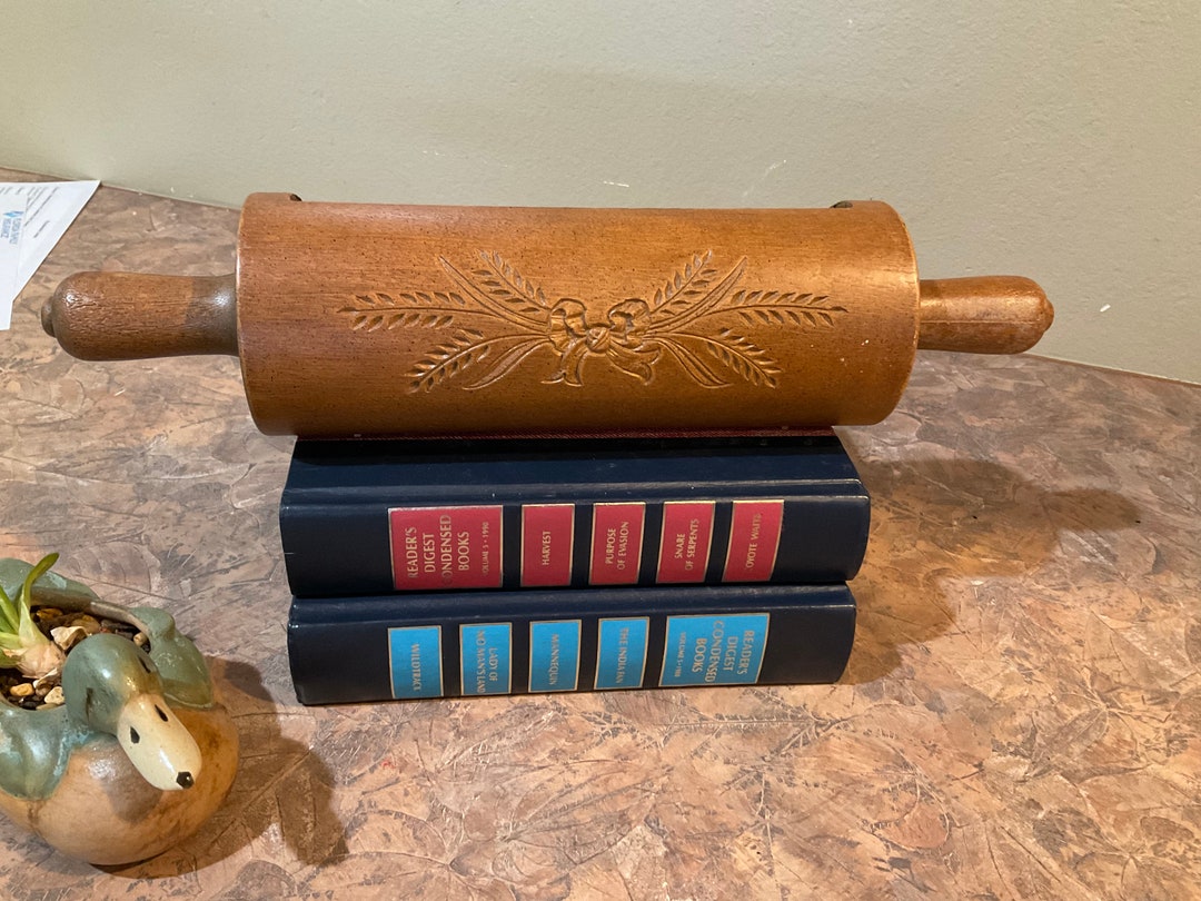 HOMCO Plastic Rolling Pin Wall Pocket, Brown Rolling Pin Wall Decor