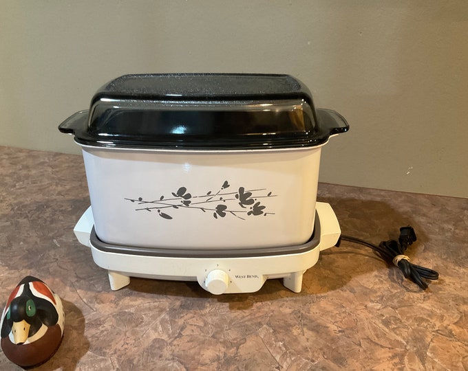 West Bend Slow Cooker Griddle 6qt White With Domed Glass, Slow Slo