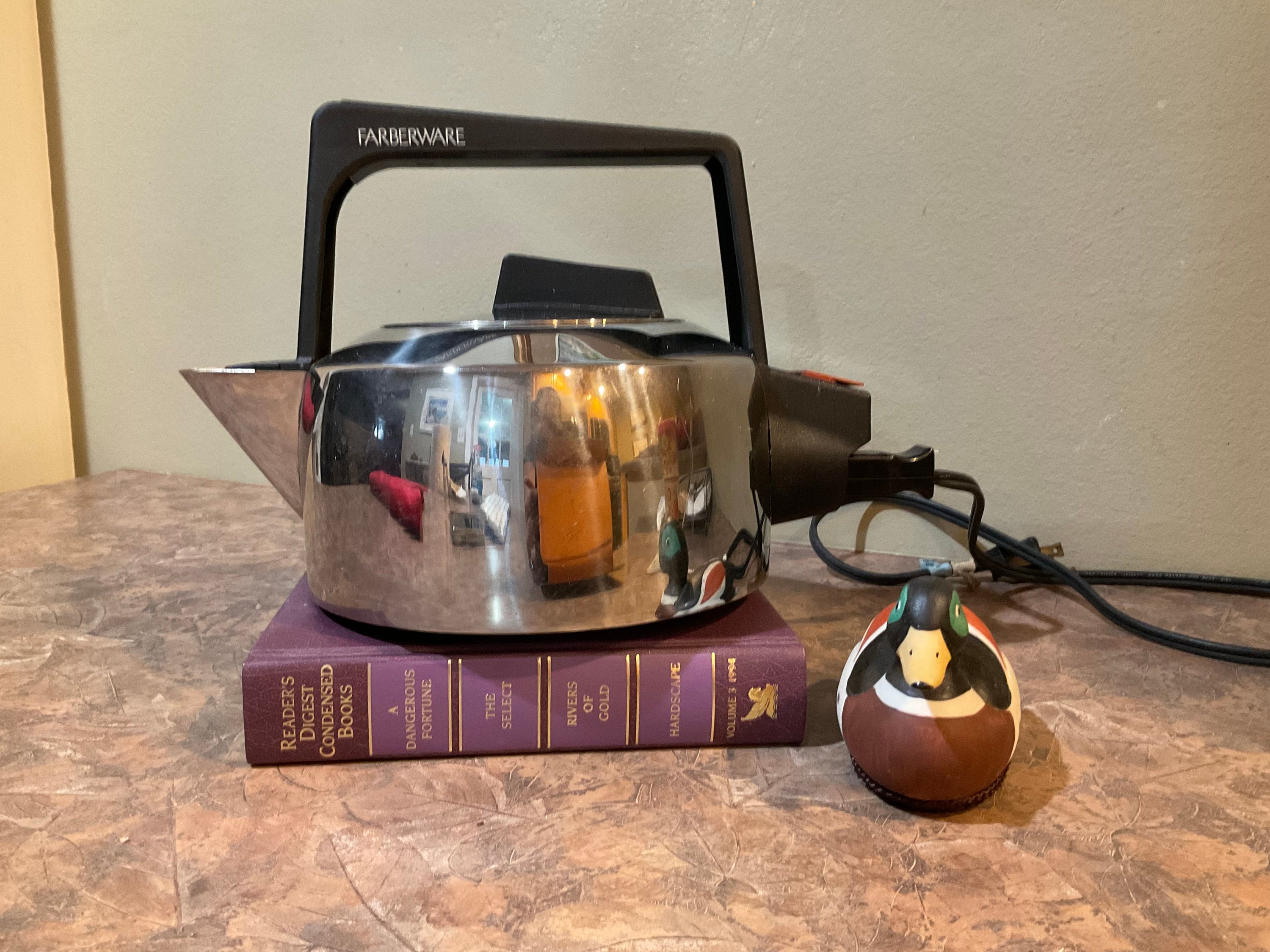 Vintage Stainless Steel Farberware Tea Kettle Stovetop 2 Qt Model 762.  Condition is Pre-owned in Good Condition but Have Normal Vintage Wear 