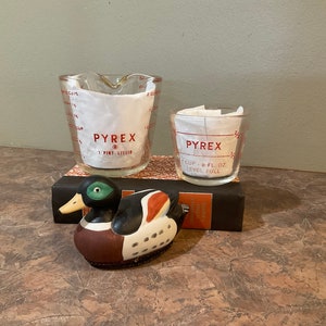 Taza medidora Pyrex premétrica 1 taza de vidrio rojo letra D Mango sin pico 18, A-KK o Pyrex 516 Vaso de medición 2 Taza D Mango 16 oz