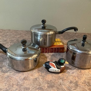 FARBERWARE Kochgeschirr Edelstahl Aluminium verkleidet, 1 1/2 Quart mit Deckel, (2) 2 Quart mit Deckel, Vintage 3er-Set mit Deckeln