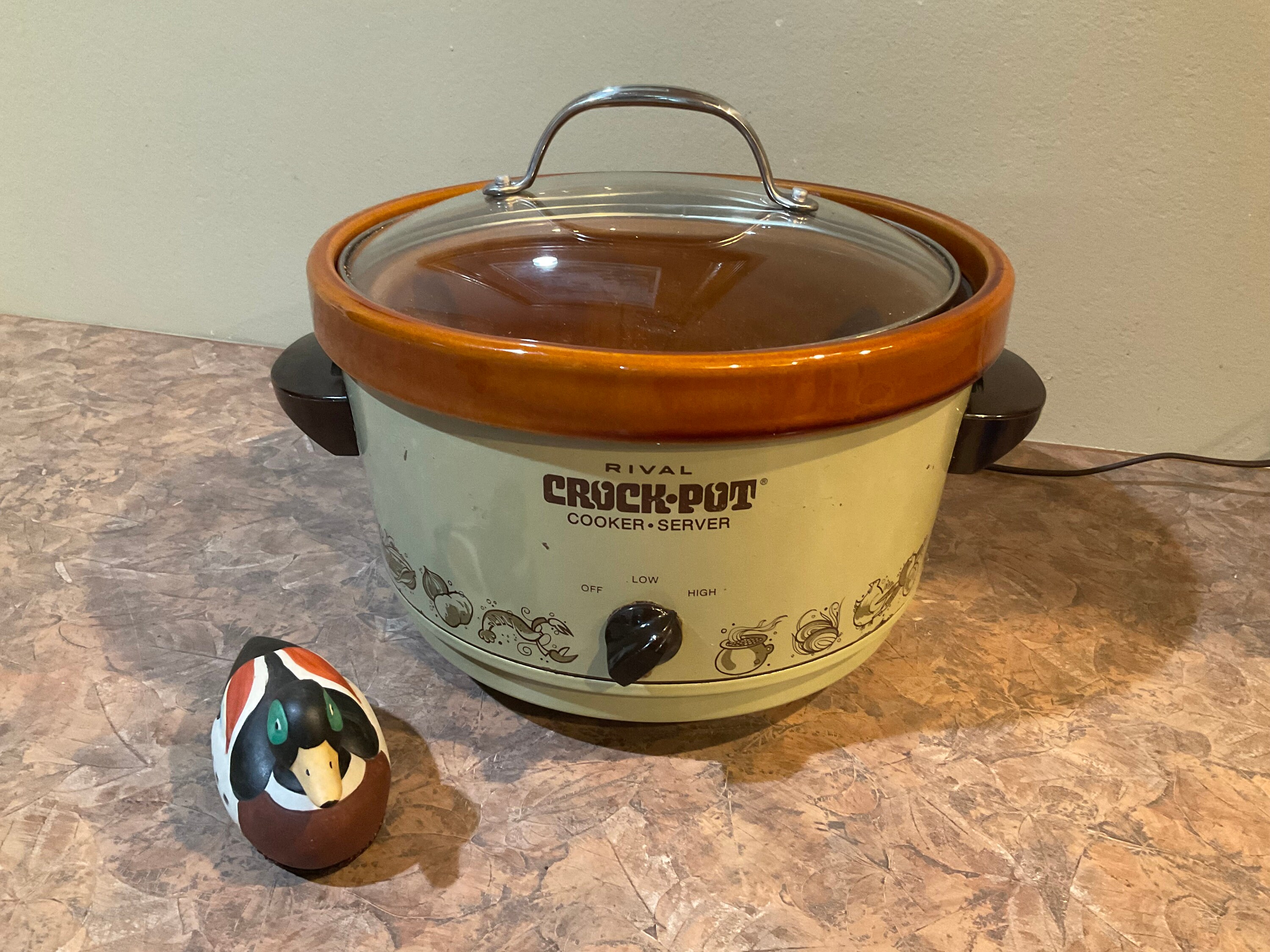 Vintage RIVAL Crockpot 3150 Slow Cooker with Vegetable Pattern and Lid