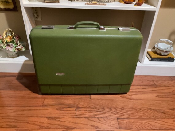 Sears Forecast Suitcase Avocado Green Hard Case L… - image 1