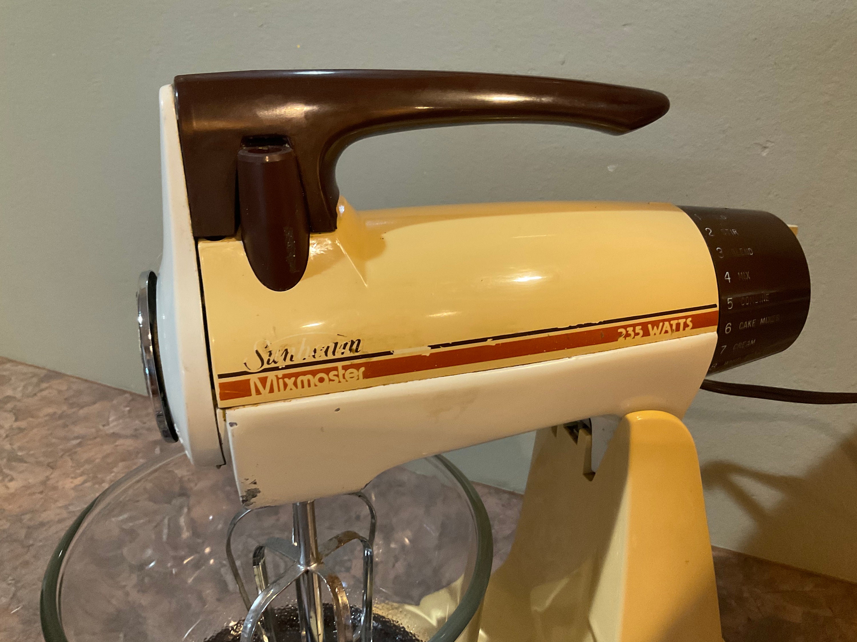 Vintage Electric Stand Mixer / Sunbeam Mixmaster / 5 Speeds With Burst of  Power / Large Mixing Bowl / Almond / Retro Kitchenware, Cookware 