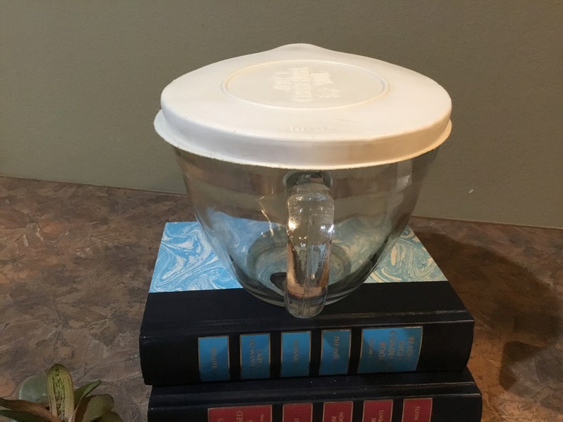 The Pampered Chef Small Batter Bowl Measuring Cup With Lid 4 Etsy