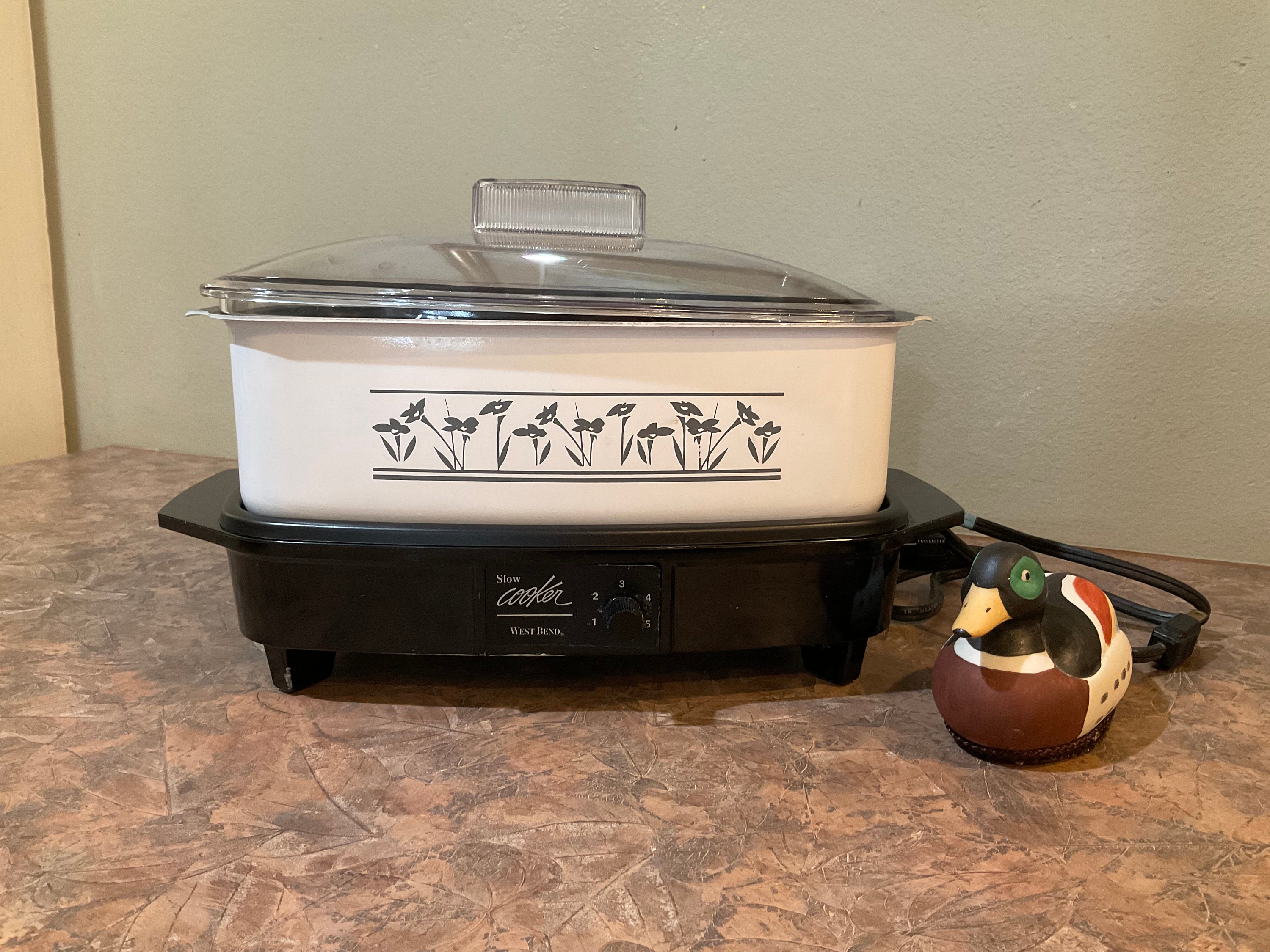 Vintage West Bend Multi-Purpose Slow Cooker 4800 4 Quart Vegetables Emblem  Works