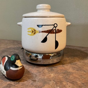 West Bend Buffet Patio Server, West Bend Electric Pottery Stoneware Bean Pot Cooker, Crock with lid 2 quart