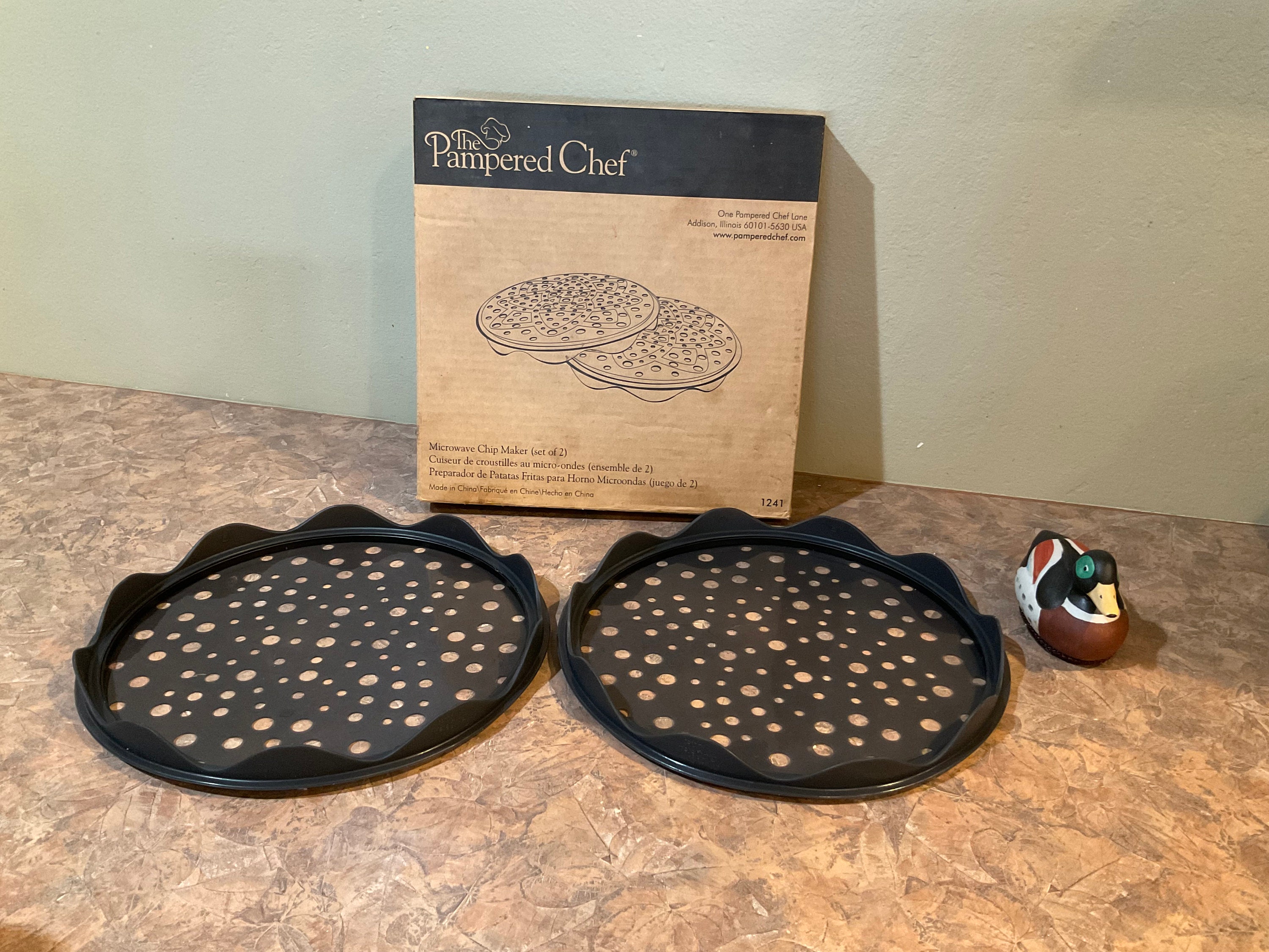 Pampered Chef Microwave Chip Maker 1241 for Homemade Potato Chips set of 2  