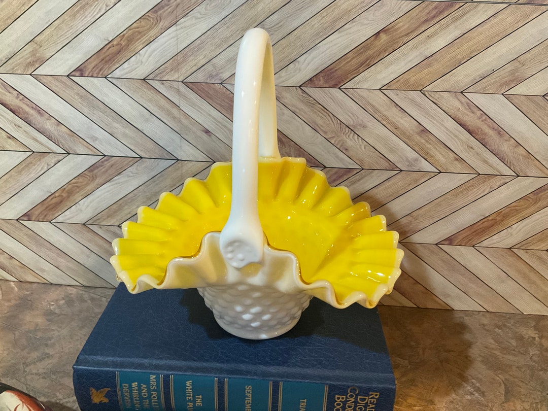 Fenton イエロー　バスケット　ミルクガラス il_1080xN.4202677065_dc54.jpg
