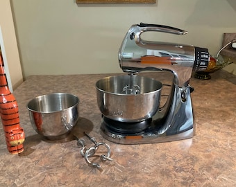 サンビーム ビスタ ミックスマスター、クローム スタンドミキサー、12段階速度調整、大小ボウル付き、ビンテージ