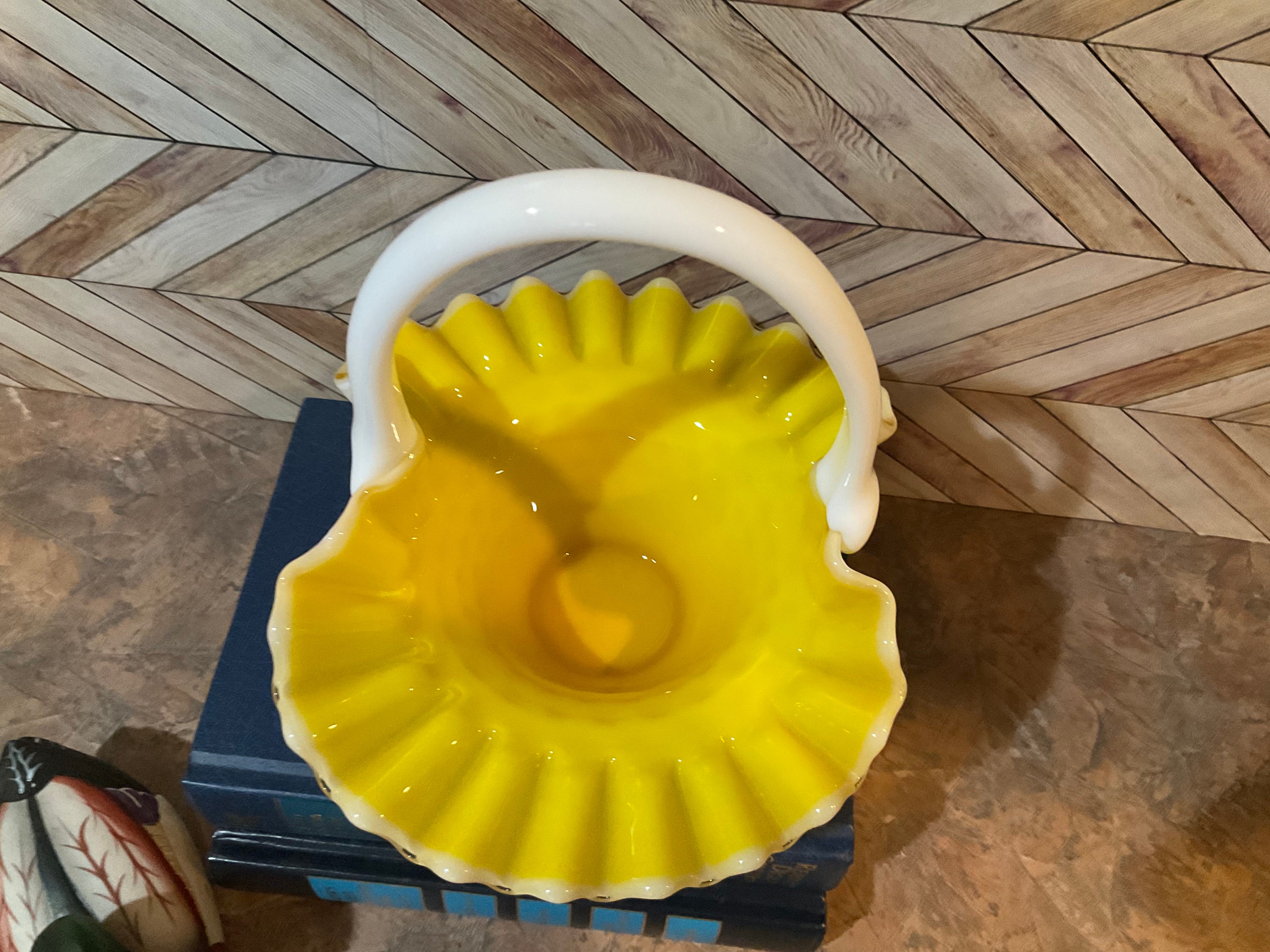 Fenton イエロー　バスケット　ミルクガラス FENTON イエロー ミルクガラス オーバーレイ ホブネイル メロン