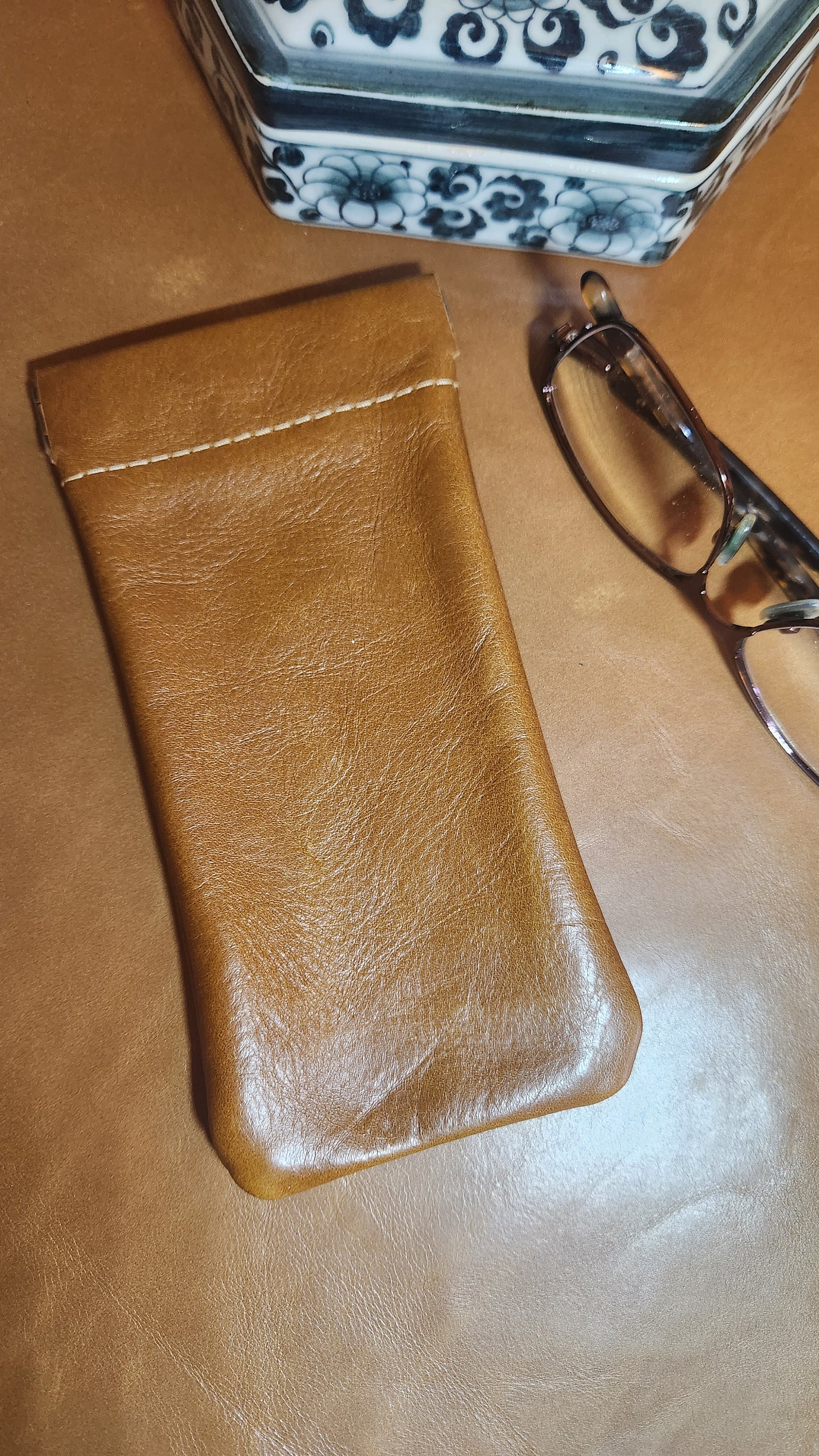 Genuine Leather Spring Top Glasses Case Squeeze Glasses Case Snap Top