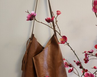 Sloping Minimalist Tote Bag in Artisan Brown Leather
