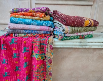 Lot de gros lot de couette kantha vintage indienne jetée à la main couverture réversible couvre-lit tissu de coton couette vintage