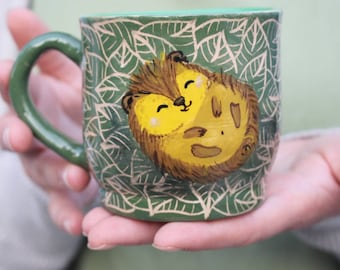 Handgemachte Keramiktasse: Schlafender Igel Illustration, umweltfreundliche Keramik