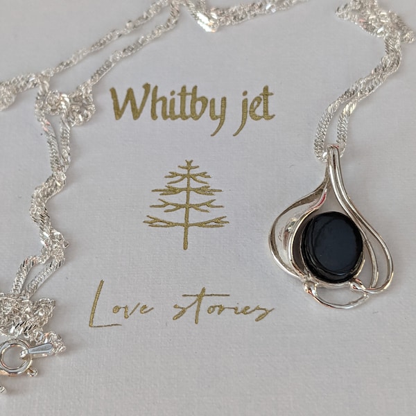 Un pendentif Whitby Jet en argent sterling de style Art nouveau