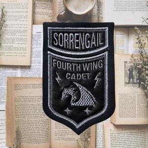 Parche termoadhesivo bordado de piel sintética para cosplay de Violet Sorrengail de Fourth Wing