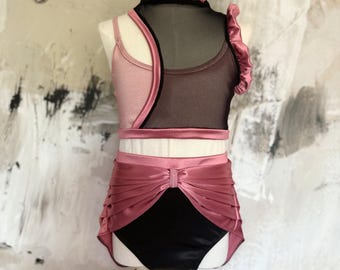 ¡LISTO PARA ENVIAR! Disfraz de baile rosa y negro / Talla 12 para niña / Conjunto de dos piezas de top corto y falda con volantes y lazo / Ropa de baile hecha a medida