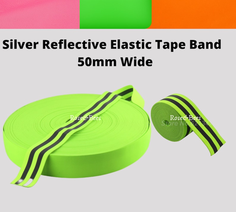 Peut inclure: Un rouleau de ruban &eacute;lastique vert lime avec deux bandes r&eacute;fl&eacute;chissantes noires. Le ruban mesure 50 mm de large.