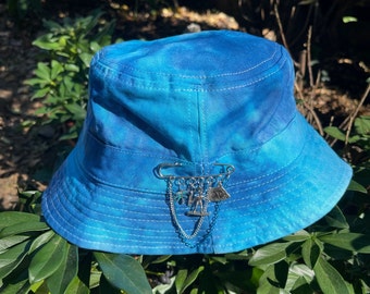 Tie Dye Bucket Hat med Surfer Hat-nål