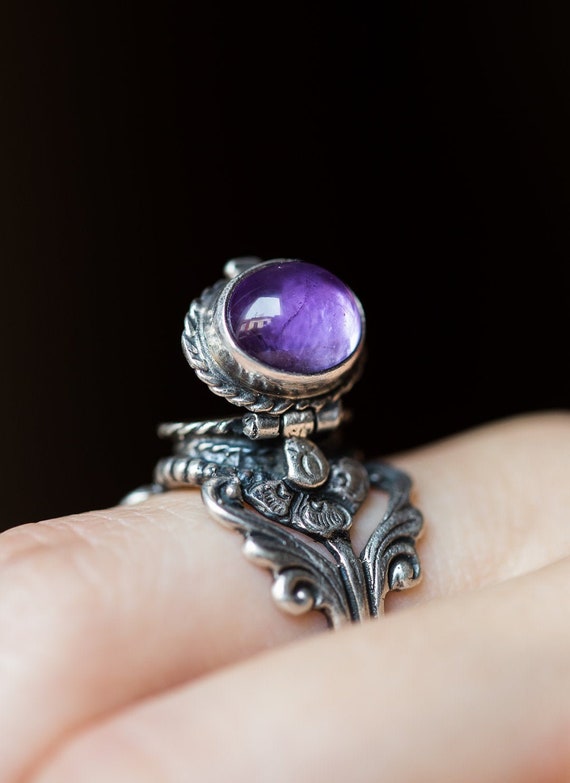 Vintage Art Nouveau silver ring / Poison box ring