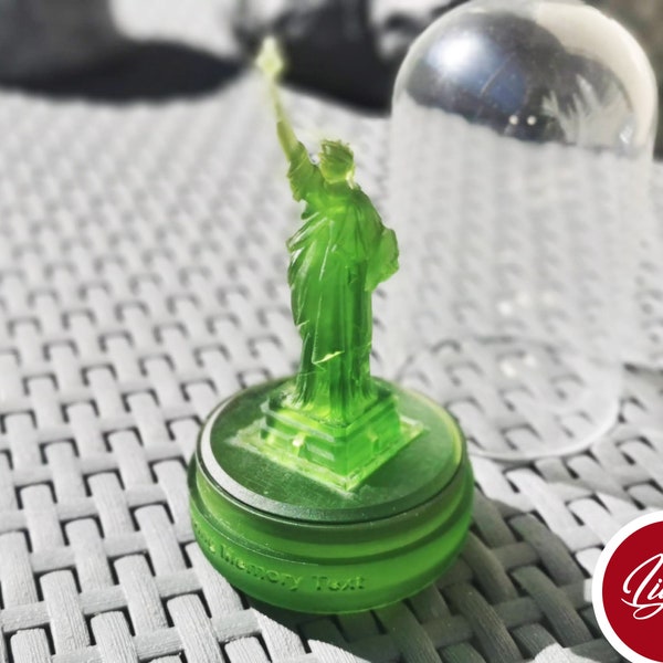 Boîte à bibelots Statue de la Liberté Mini Urne recouverte de verre | Liberty Island dans le port de New York | Boîte souvenir | Support de mémoire | Cadeau de deuil