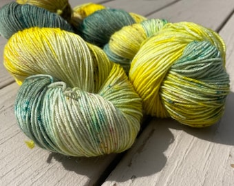 Daisy Sock/Fingering superwash Merino/recycled Nylon hand dyed yarn. Eco friendly yarn.