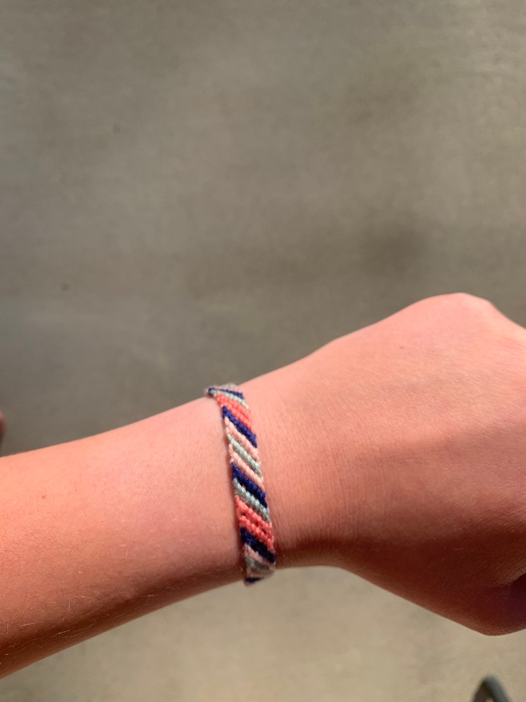 Horizontal Stripe Friendship Bracelets * Moms and Crafters