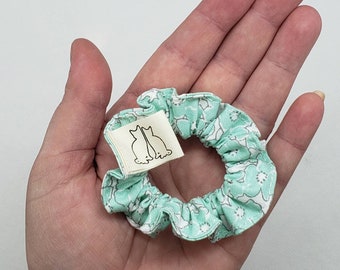 Mini scrunchie, hair elastics in 100% cotton fabric and ultra soft for the hair. Several patterns available