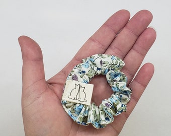 Mini scrunchie, hair elastics, 100% cotton fabric and ultra soft for the hair. Several designs available