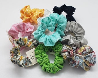 Mini scrunchie, hair elastics, 100% cotton fabric and ultra soft for the hair. Several designs available