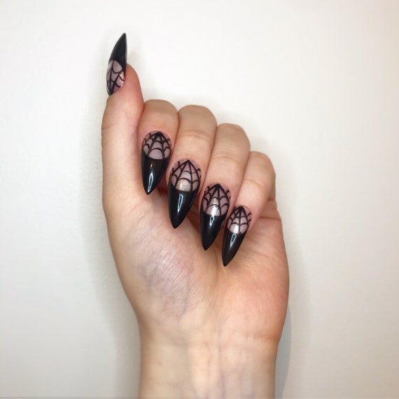 Black French tip nails art : r/NailArt