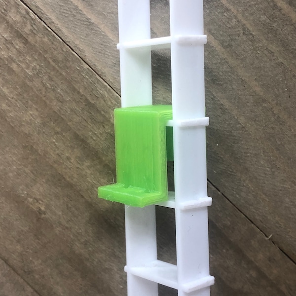 Hermit crab Egg crate mounting clip