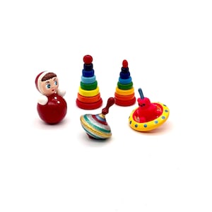 Miniature vintage toy for doll, retro roly-poly toy for doll, vintage spinning top toy, doll diorama, pyramid toy, dollhouse