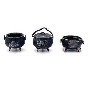 Halloween witch pot, miniature black cauldron, haunted house accessories, halloween trick-or-treat, candy bowl