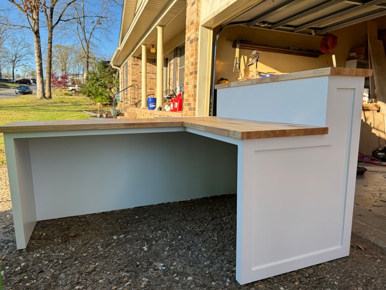 Reception Desk | Retail Counter | Office Space | Customer Check Out ...