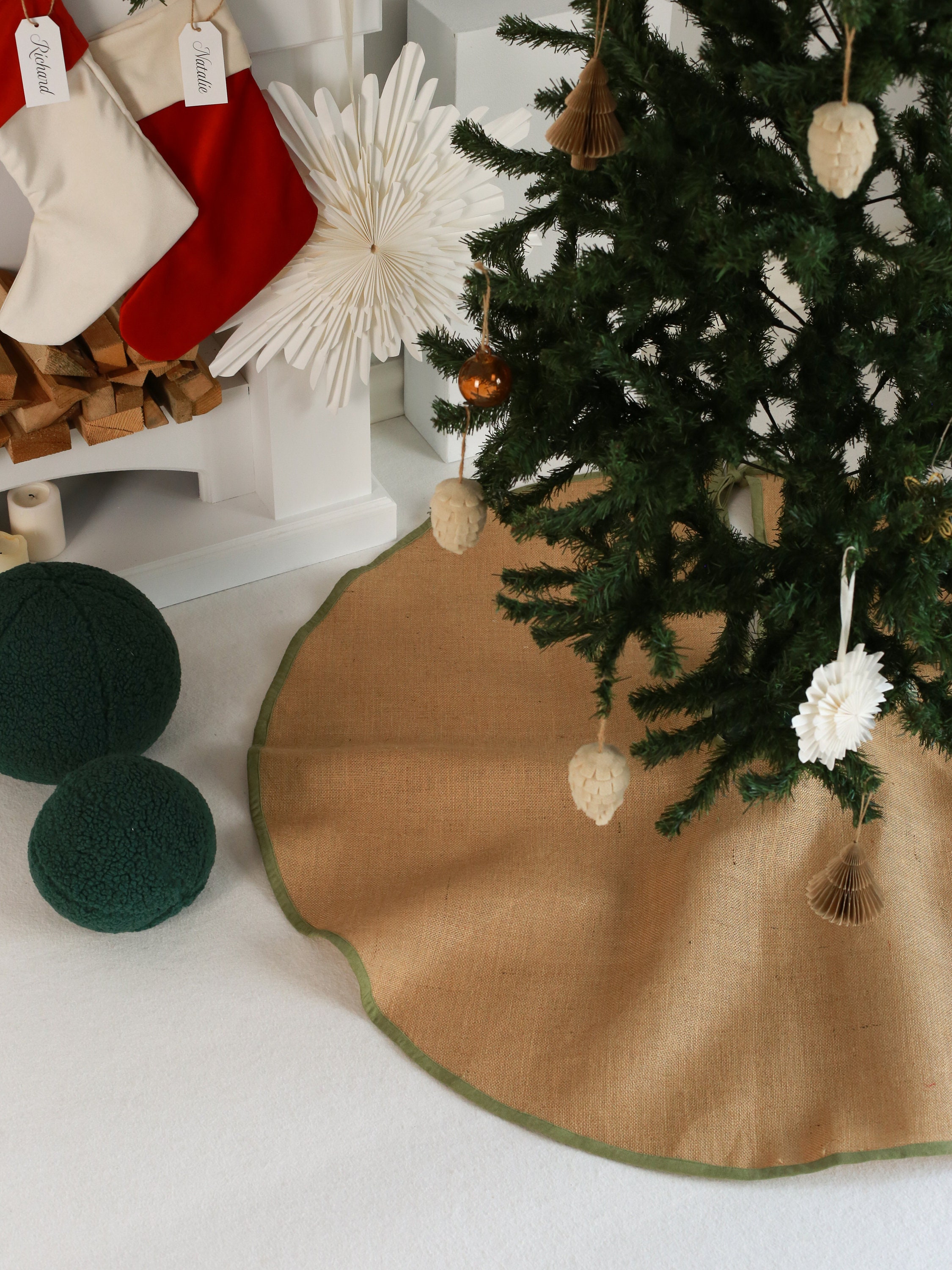 Jute Christmas Tree Skirt With Green Piping Burlap Christmas Skirt Rug Rustic Christmas Skirt Christmas Decor Housewarming Gift Etsy