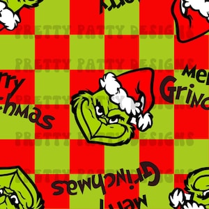 Può includere: Un Grinch verde che indossa un cappello da Babbo Natale rosso con bordino bianco su uno sfondo a scacchi rosso e verde. Il testo "Merry Grinchmas" è scritto in nero sullo sfondo.