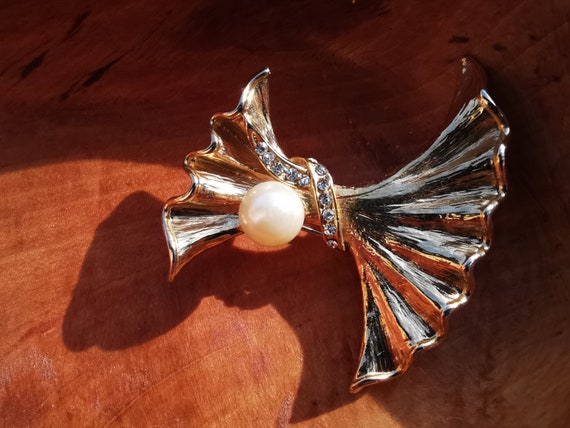 VENDOME パールとクリスタルのブローチ